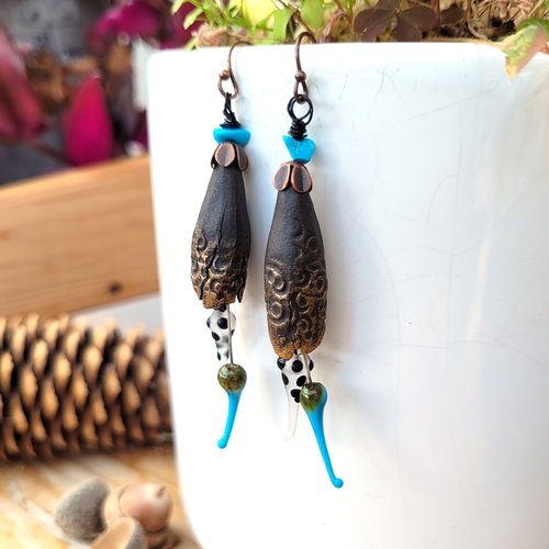 Boucles d'oreilles natures avec clochettes porcelaine artisanale, turquoise  !!! : "sentinelles du silence"