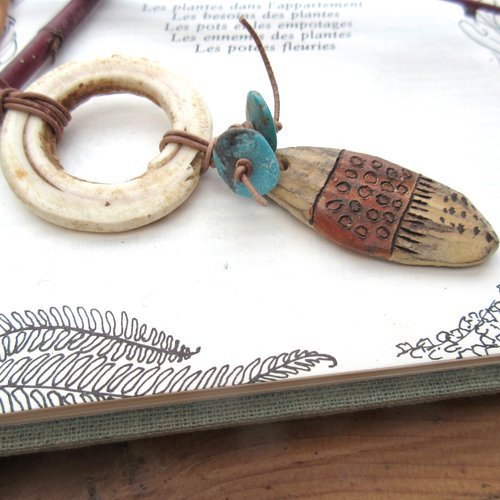 Un collier tribal rustique et primitif avec ancien coquillage rare de nouvelle-guinée:  "alvéoles des saisons" ..