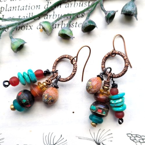 Merveilleuses boucles d'oreille tribales et tibétaines, un peu bohèmes aussi : "variations du temps"