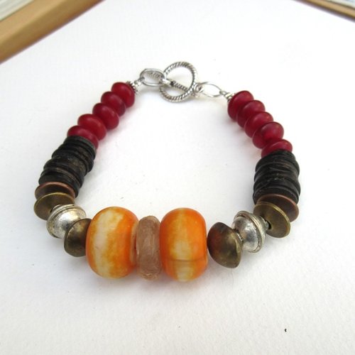 Paysages sauvages: un bracelet ethnique tribal et unisexe avec anciennes perles résine et cristal de quartz