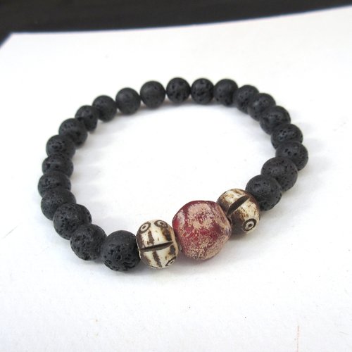 Perle en verre ancien d'afghanistan  et perles mala en lave pour cet élégant bracelet intemporel unisexe ...: "brin de confidences"