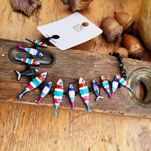 Un bracelet vintage lol avec breloques poissons en émail  ... : "sardines de juin"