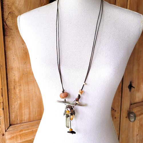 Merveilleuse etreinte :un collier unisexe fragment de lumière avec perles du néolithique ....