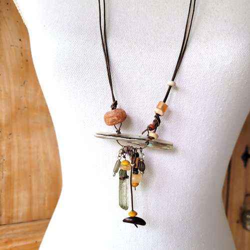 Merveilleuse etreinte :un collier unisexe fragment de lumière avec perles du néolithique ....