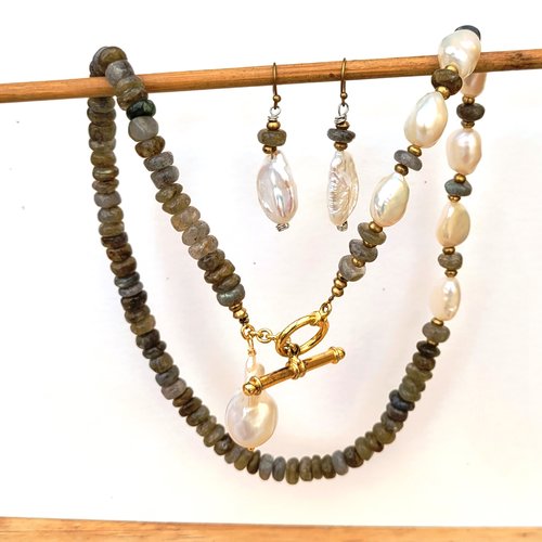 Parure chic, romantique collier et boucles d'oreille: labradorite et perles baroques , du classique revisité..: "les esprits du paradis