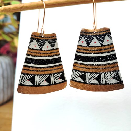 Des boucles d’oreille boho style rétro avec breloques métal récupération : "nymphe estivale"