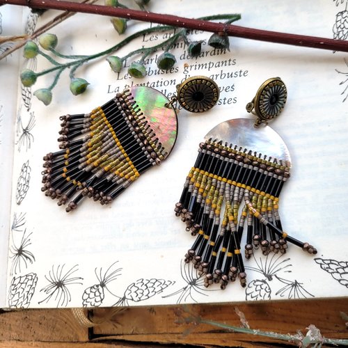 Un prix tout doux pour ces boucles d'oreille clips romantiques, hippies avec perles en nacre et perles en verre !!!!