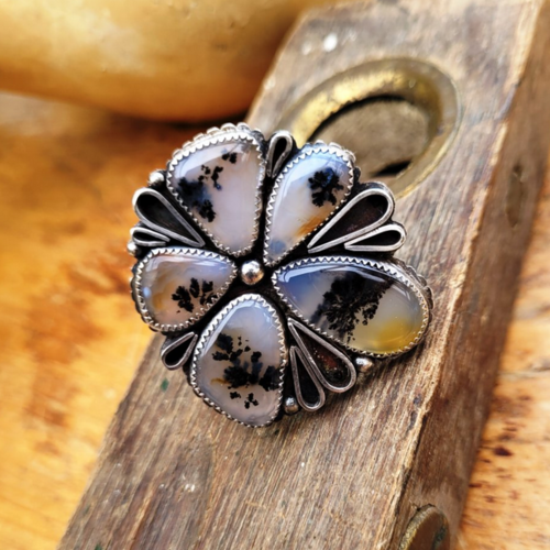 Une exceptionnelle et incroyable bague de créateur, en argent 925 , avec 5 cabochons d'agate dendritique ...