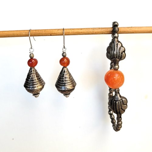 Une parure berbère bracelet et boucles d'oreille, tribale boho chic avec perles en cornaline : "contemplations de respirations"