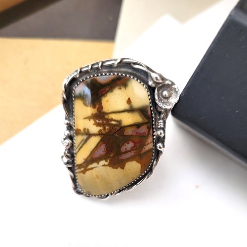 Une bague argent massif 925 avec un splendide cabochon en jaspe du désert ... pour le côté vintage !!!!