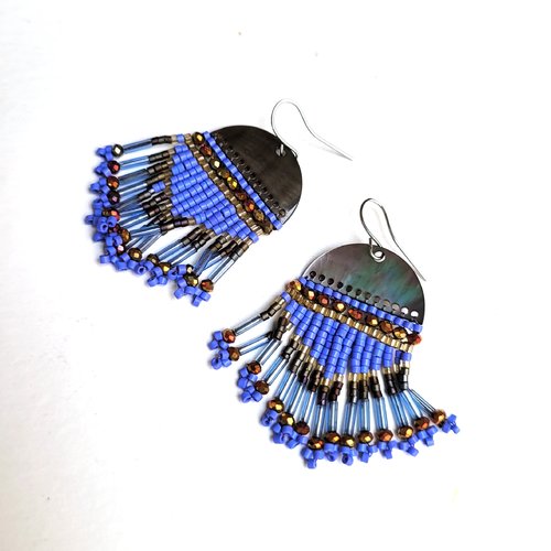 Un prix tout doux pour ces boucles d'oreille romantiques, hippies avec perles en nacre et perles en verre !!!!