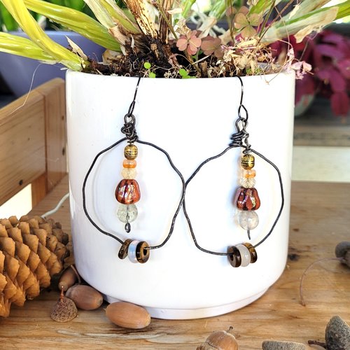 Des boucles d'oreille créoles, peps garanti avec céramique kazuri,  pierres fines .. !!!!! : "douceurs du temps"