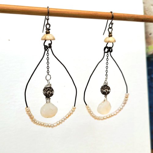 Boucles d'oreille créoles, peps garanti avec perles fines et goutte calcédoine.... !!!!! : "elégance cristalline"