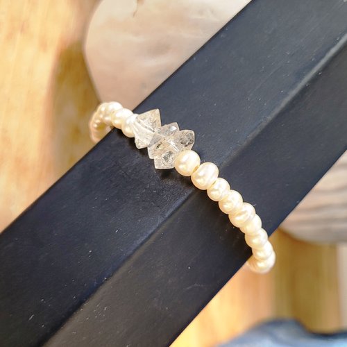 Le bracelet romantique avec perles fines et herkimer diamant ... : "elégance cristalline"