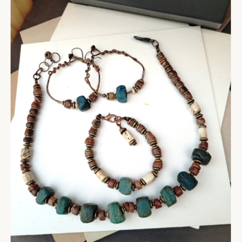 Parure ethnique perles hébron bleues, cobijoux tribaux bohèmes: des chemins d’histoire