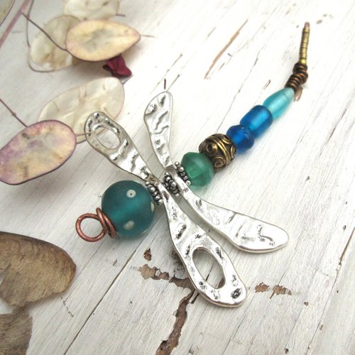 Louise : la libellule : un pendentif ... ou un bijou de sac ..... ?????