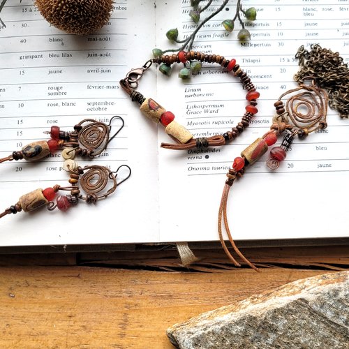 Parure bohème sauvage- perles akoso rares – bracelet, collier & boucles d’oreilles – bijoux ethniques primitifs, naturels