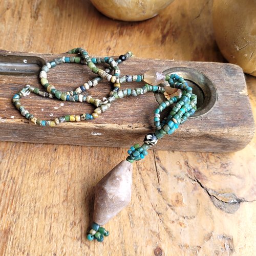 Un collier tribal de toute beauté en perles "djenné" et quartz du néolithique :  "des formes essentielles !!!!!"