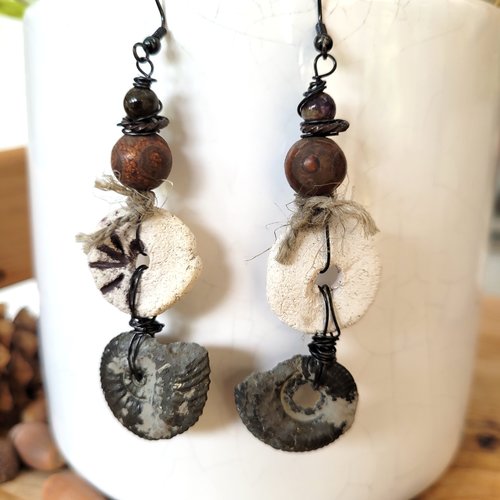 Quel beau cadeau pour femme que ces superbes ammonites pyrite : boucles d'oreille expressives, "comme des carrousels de vie"