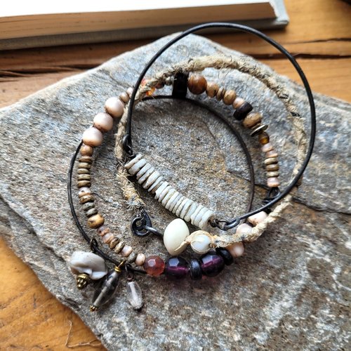 Un style cottage pour ces 4 bracelets shabby chics rigides pour dames : "libre d'esprit " !!!!!