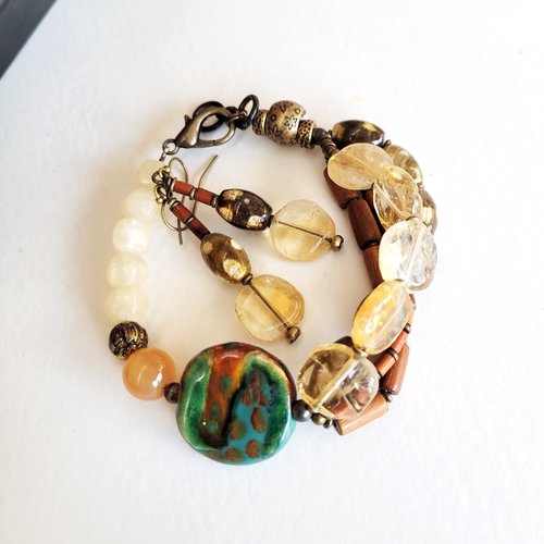 Une belle poésie pour ce bracelet tribal 4 rangs, bo en cadeau pour elle, avec perle kazuri.... : "bonheur d'automne"