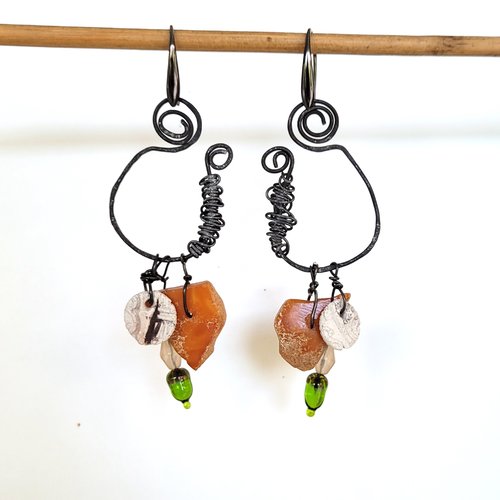 Boucles d'oreille nomades, bohèmes de style créoles avec ambre, céramique; lampworks d'artisans ..  !!!!:  "monologue une lumière d'or "