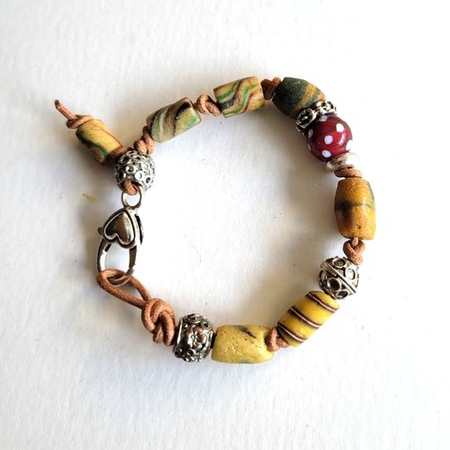Un bracelet ethnique nature unisexe  avec superbes perles anciennes en verre d'afrique ... : "la sagesse eternelle"