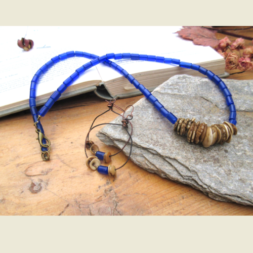 Parure boucles d'oreille et collier avec très anciens disques -coquille de mauritanie ....: "frous-frous de pétales !!!!!"