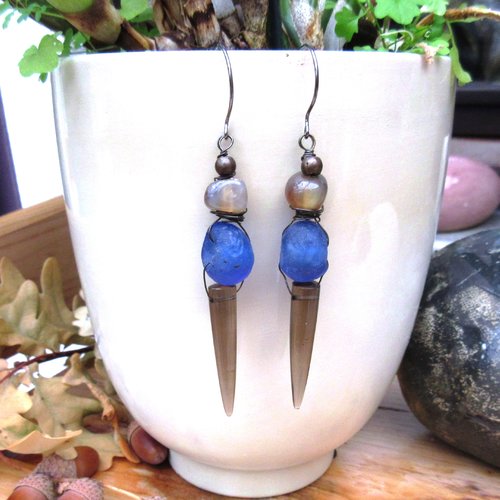 Des boucles d'oreille poétiques de caractère , élégantes avec ces perles en quartz fumé ..: "energies naturelles"