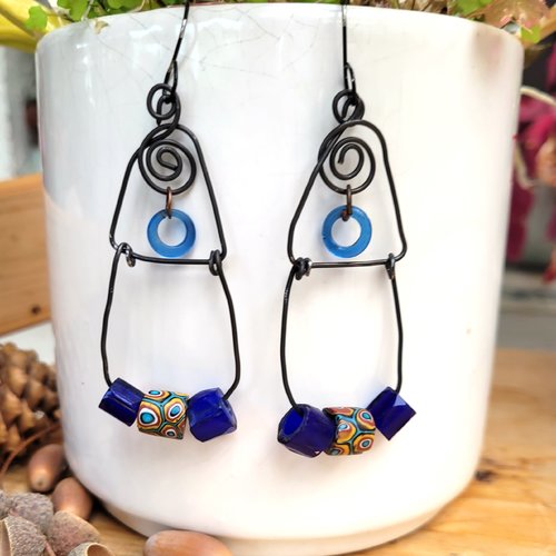 Boucles d'oreille primitives rustiques avec perles anciennes millefiori, dutch dogon.. : "bouquet de bonheur"