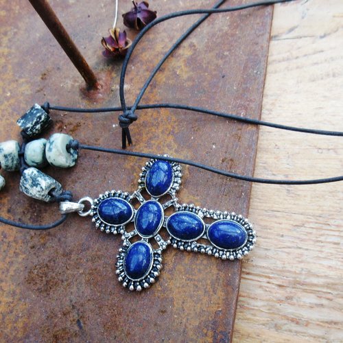 Vendu ....l'heure bleue : un collier sautoir unisexe avec croix en perles lapis lazuli avec pyrite ....