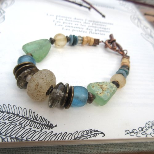 Les glaçis des ondes: bracelet tribal , précieux et unisexe , avec ces perles antiques en quartz du néolithique ....
