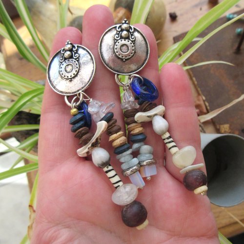 Vendu...echos lointains : des boucles d'oreille avec clips,  amulettes, hippies et boho chics ....