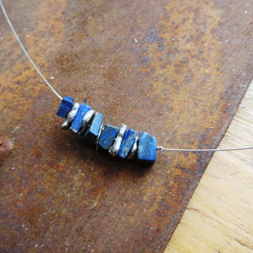 Cordes sensibles de la passion pour ce collier minimaliste avec perles en lapis lazuli et perles artisanales en étain !!!!