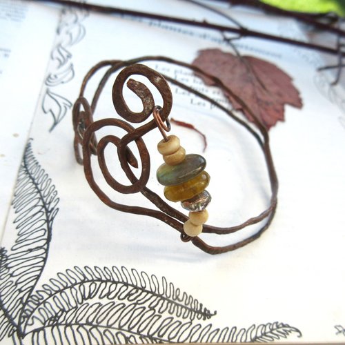 Sublime délire : un bracelet primitif rustique celtique et elfique en cuivre patine antique  .....