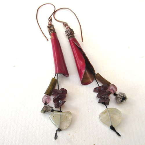 Vendu ....des caresses de lumière pour ces boucles d'oreille hétéroclites, uniques et de caractère avec pierres fines !!!!
