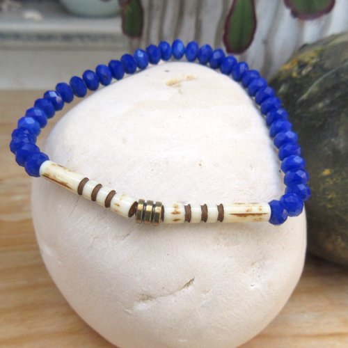 Du peps à petit prix avec ce bracelet chic poétique ,unisexe, avec perles en verre facetté bleu électrique !!!!