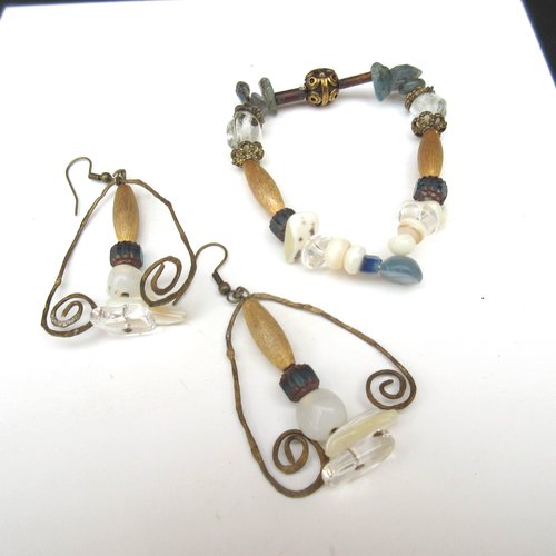 C'est un matin frileux : une merveilleuse parure baroque et précieuse bracelet et boucles d'oreille avec perles cyanite et nacre