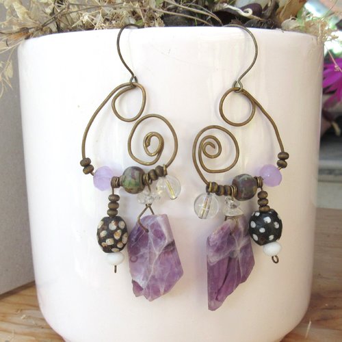 Vendu - la vie lilas : des boucles d'oreilles hippies, style créoles avec cabochon d'améthyste, cristal de roche ....