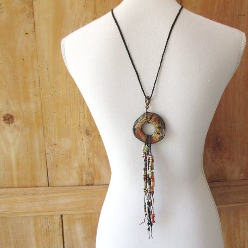 Les soleils de juillet ...!!!!! : un collier style amérindien avec grand disque céramique artisanale raku.