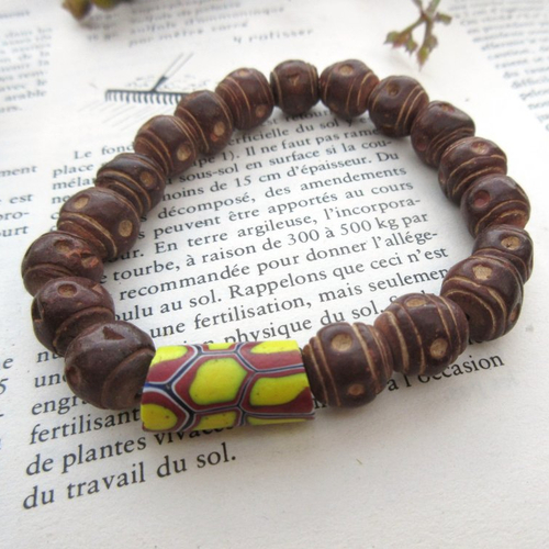 Senteurs de terre : un bracelet unisexe, nomade avec perles d'afrique, céramiques et verre ...