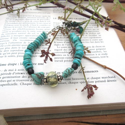 Douce quiétude : un bracelet boho chic rustique avec perles heishi en turquoise névada ..