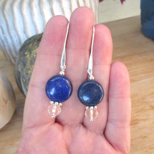 Une vie bleue ardoise.... !!!! : boucles d'oreille zen et tribes avec ces superbes perles contemporaines en lapis lazuli .....