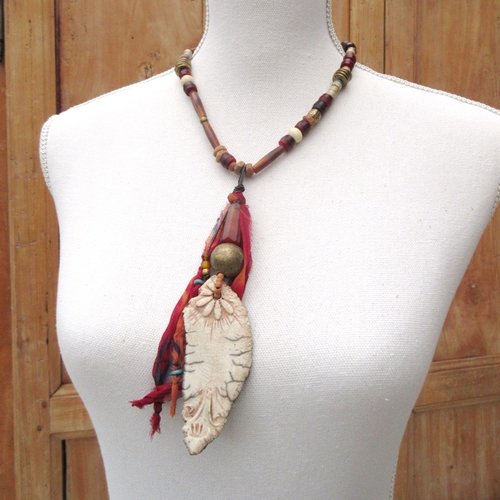 Vendu- le zéphyr souffle à l'aurore !!!!! : un collier primitif avec pendentif en raku