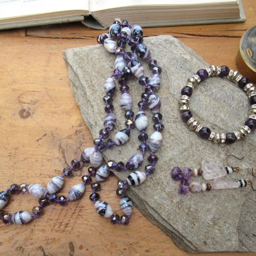 Une parure collier, bracelet et boucle d'oreille avec améthyste, perles verre murano, quartz rose ... :  mystérieuse nature !!!!!