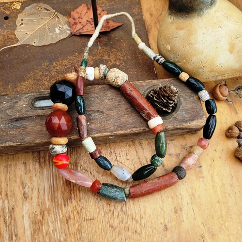 Lot-collier d'anciennes perles ethniques excavées mali : cornaline, agate, serpentine... du néolithique : "inspiration de mémoires"