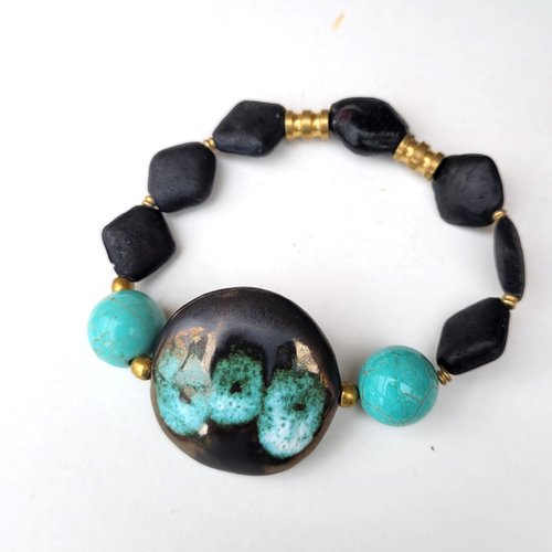 Un bracelet de style ethnique tribal boho chic avec perle céramique artisanale, turquoise sleeping beauty : "rencontre avec le temps" !!!!