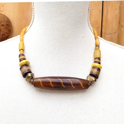 Un collier ras de cou ethnique tribal avec grosse perle corne dzi tibet : "dompteuses de muses" !!!!