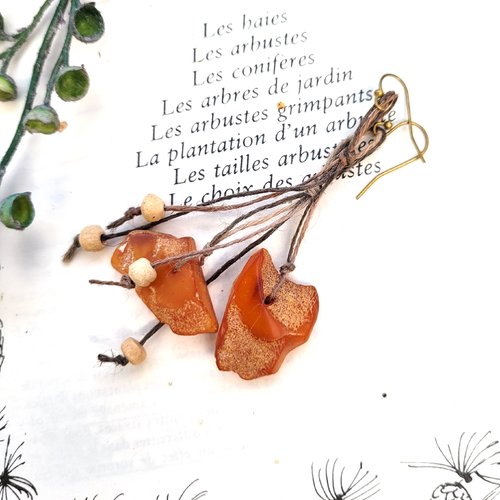 De l'ambre brut pour ces boucles d'oreille natures minimalistes: "lumières du matin" !!!!