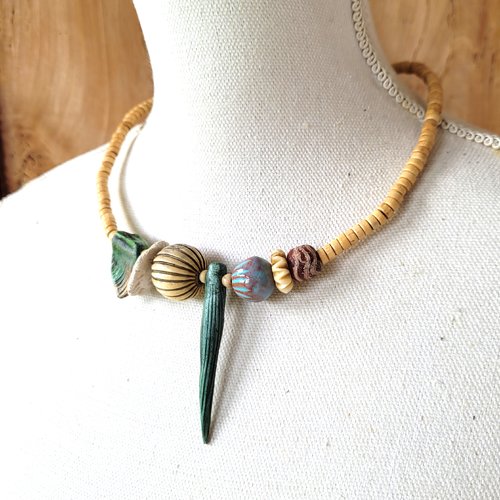 Collier rigide ras de cou avec perles céramique , perles os... : "dialogue de couleurs"